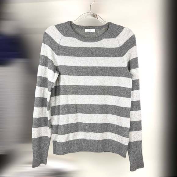 100% Cashmere Long Sleeved Striped Sweater Grey Size Small Equipment Femme - Picture 1 of 5